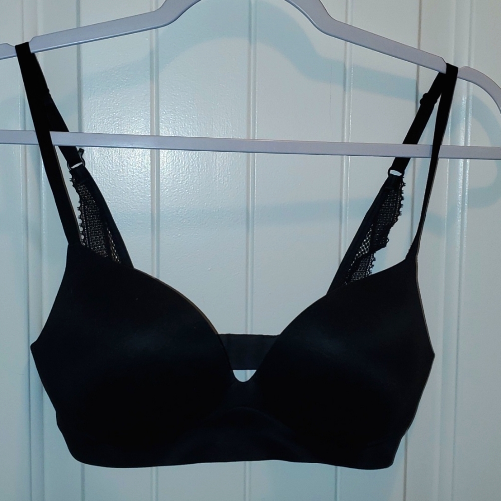 Victoria's Secret wireless, padded bra,  size 32D